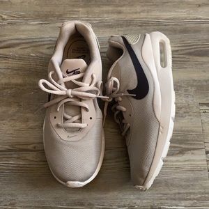 Greige beige gray Nike Air Tanjun Sneakers size 8 like new
